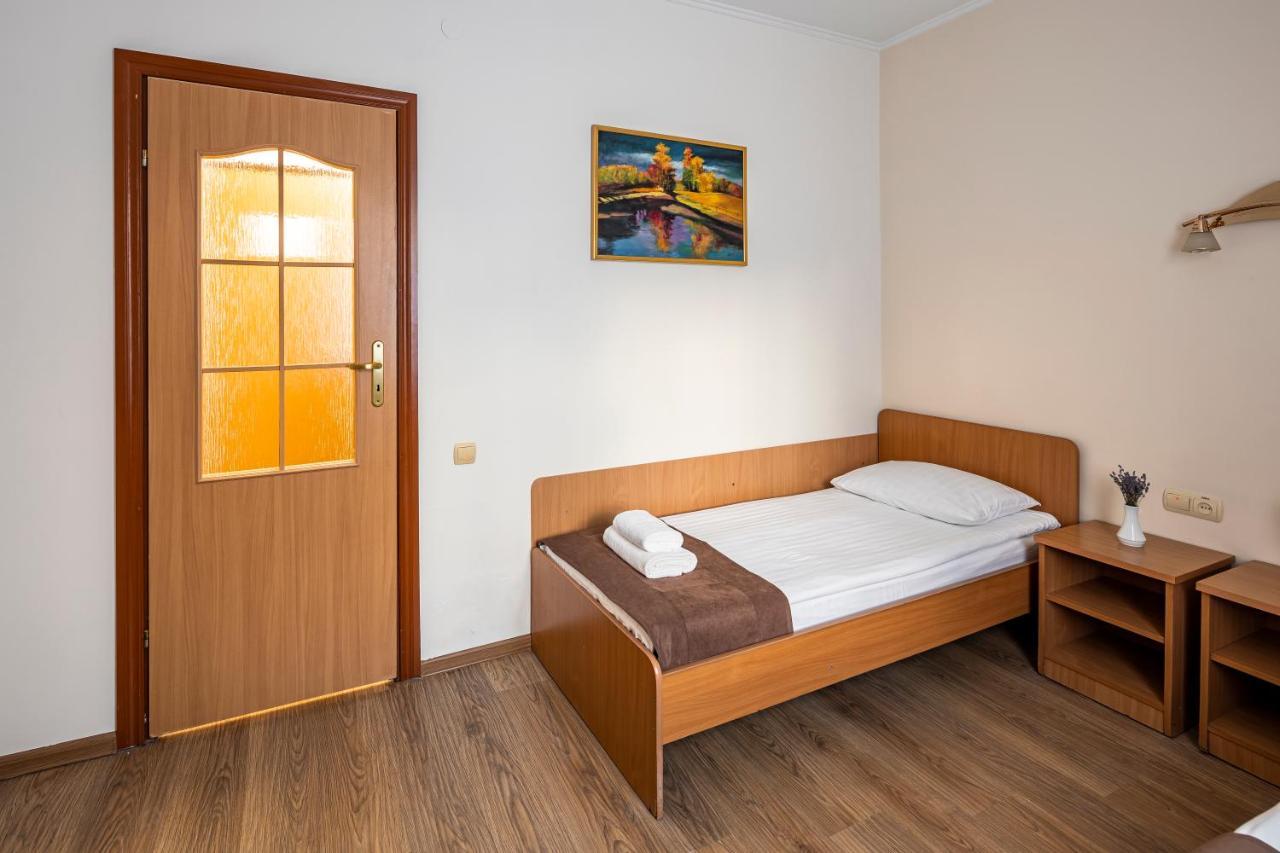 Hotel Galaktika Vynnyky Exterior photo