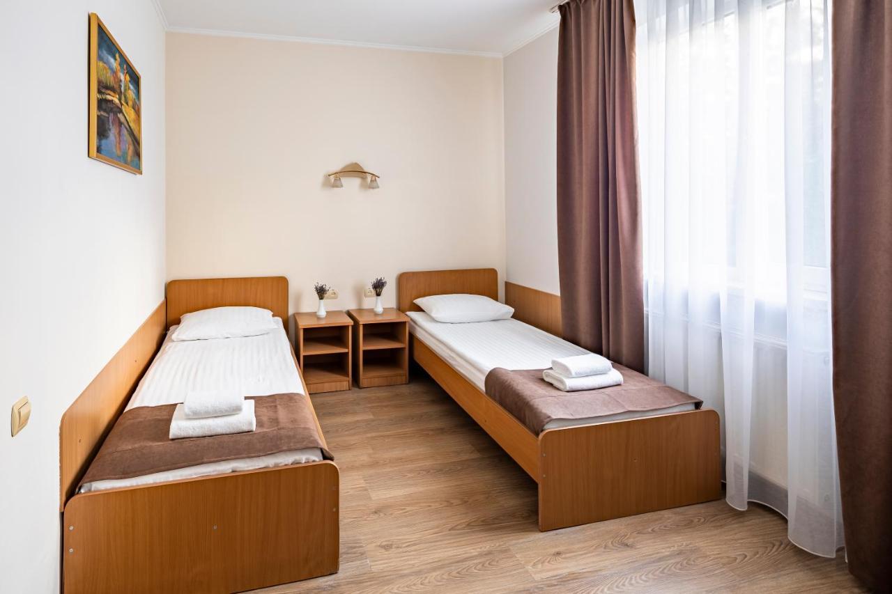 Hotel Galaktika Vynnyky Exterior photo